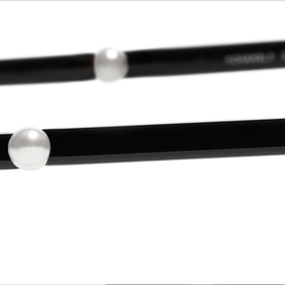 EUC Chanel Eyeglasses with Pearl Temples - Picture 4 of 8